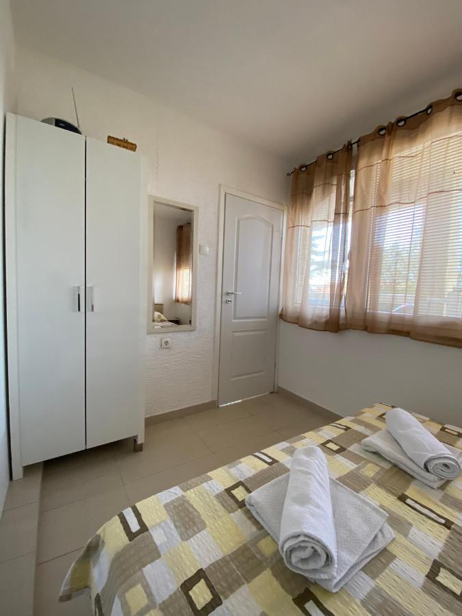 Apartmani Sara Омишаль Екстер'єр фото